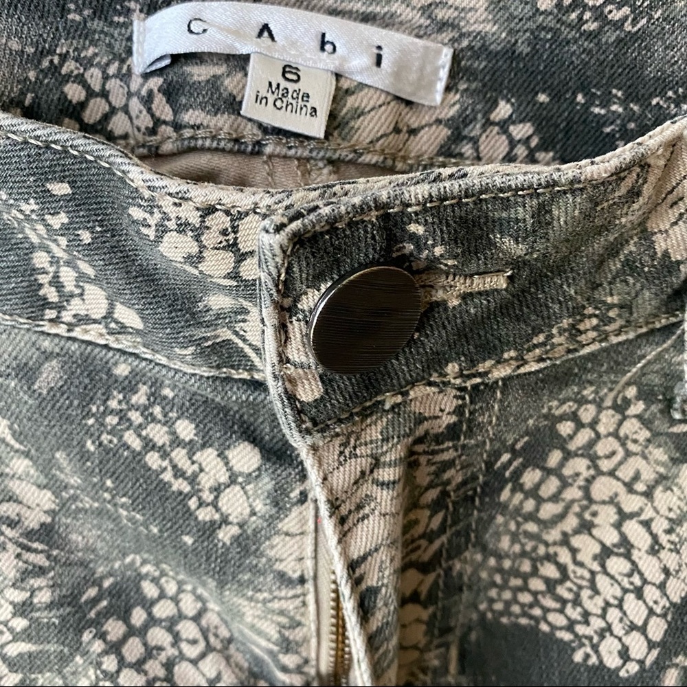 Cabi womens Diamondback Snake Reptile Print Super Skinny Pants Size 6 - Picture 4 of 6